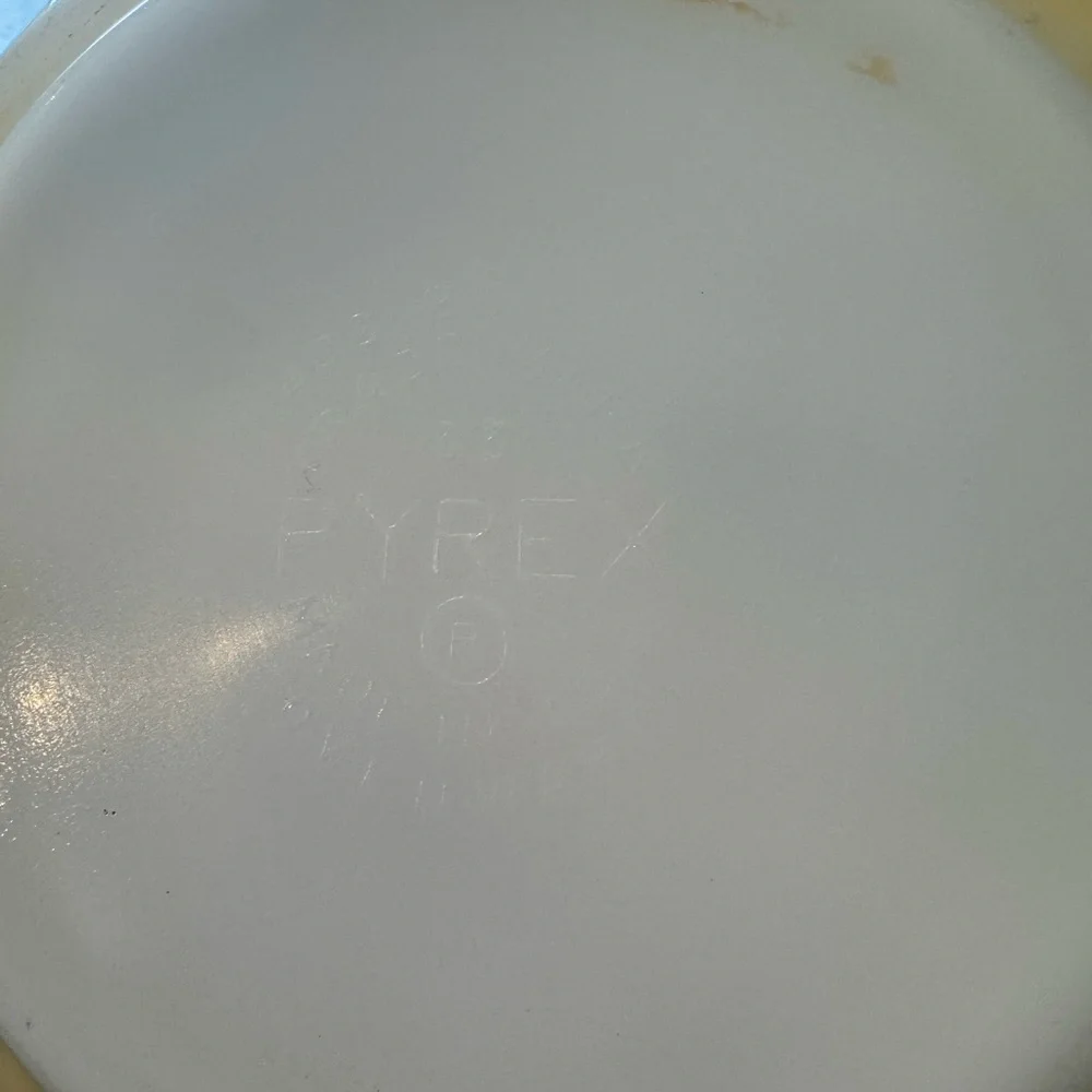 Vintage Pyrex Yellow Mixing Bowl - Picture 7 of 11